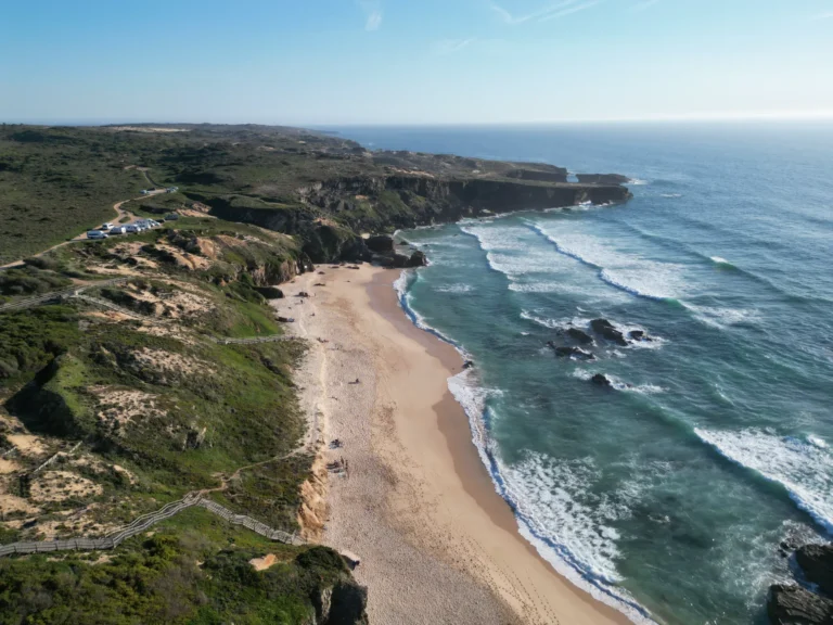 Stop to surf in Malhão Beach_6