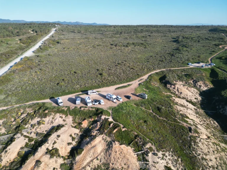 Stop to surf in Malhão Beach_5