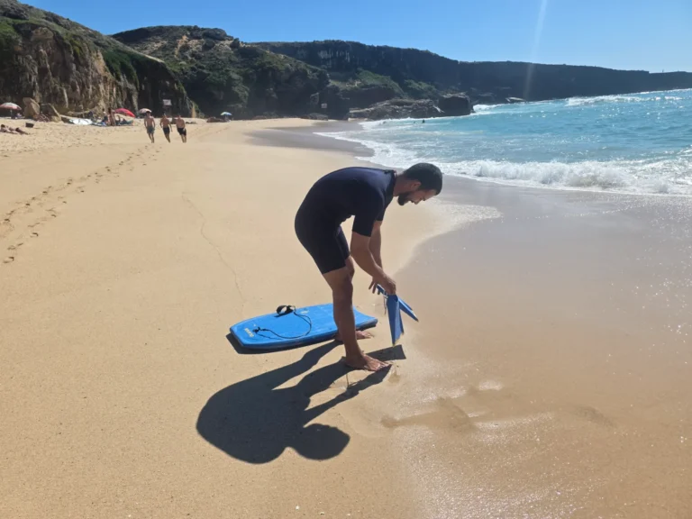 Stop to surf in Malhão Beach_7