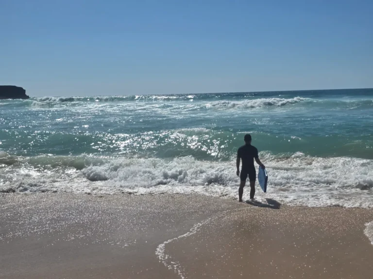 Stop to surf in Malhão Beach_8