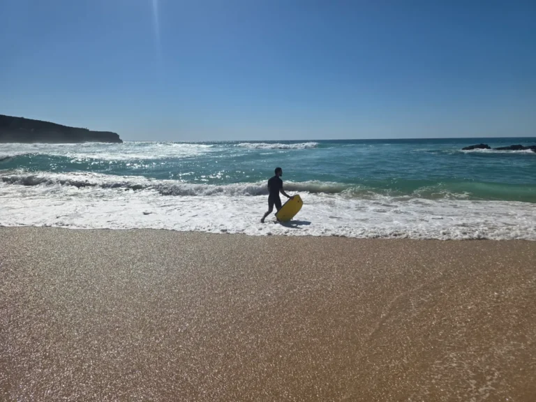 Stop to surf in Malhão Beach_9