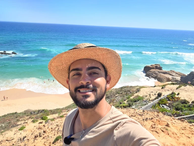 Stop to surf in Malhão Beach_1